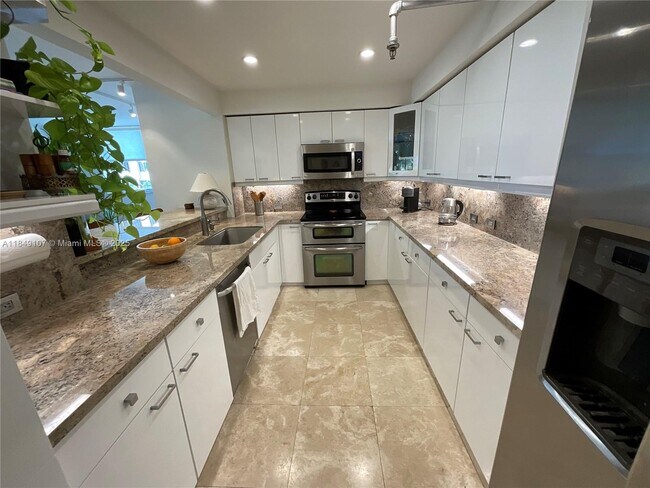 Building Photo - 170 Ocean Ln Dr