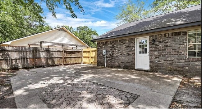 Building Photo - 1104 Tomahawk Trail