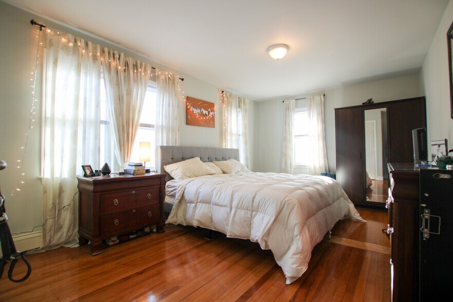 Building Photo - 58 Turner St