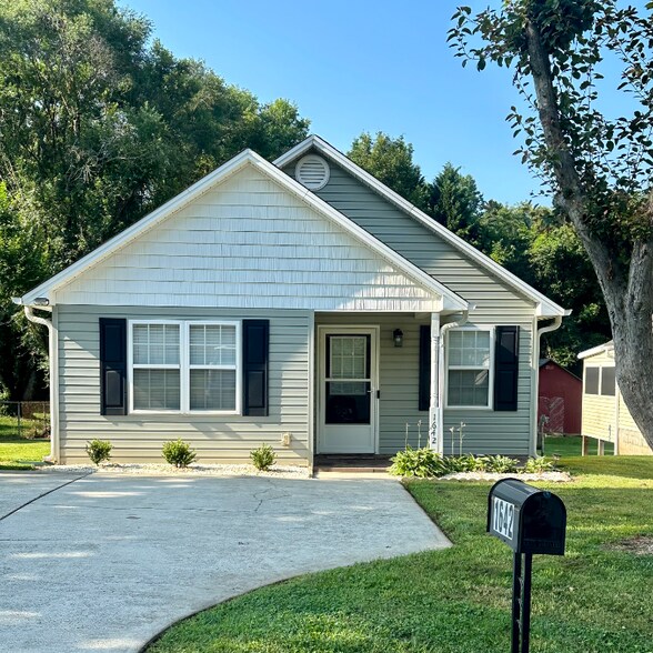 Primary Photo - 1642 Thompson Dr