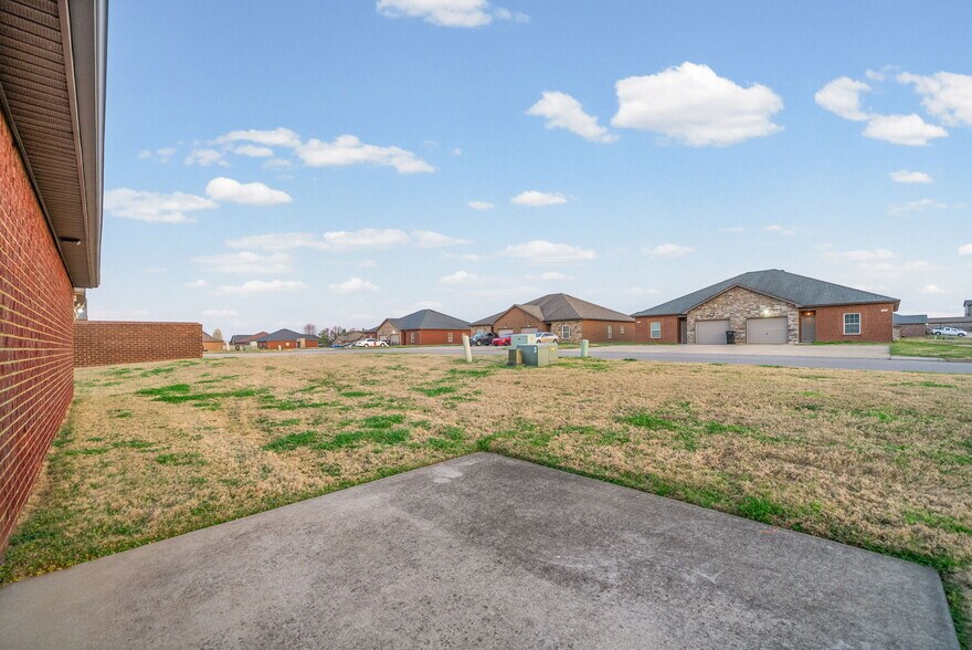 Building Photo - 109 Holland Dr