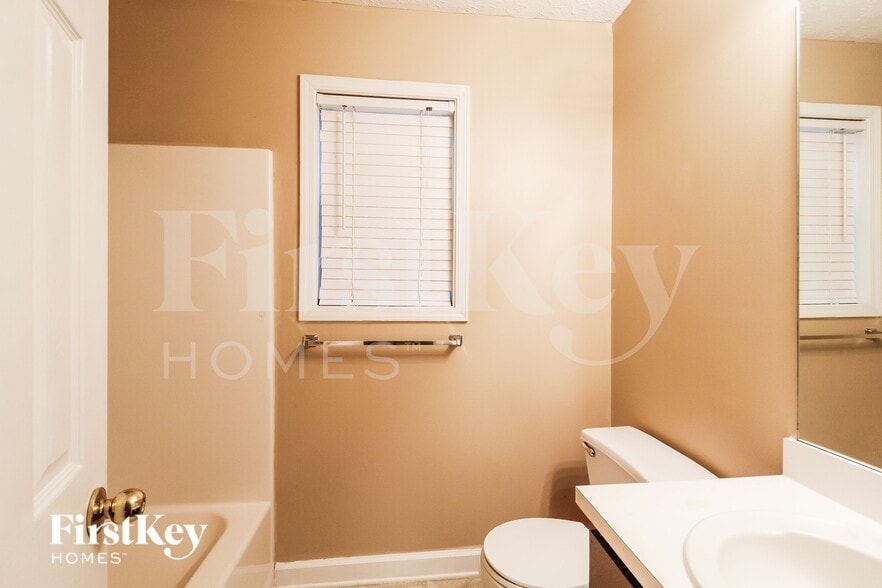 Building Photo - 5082 Memory Ln