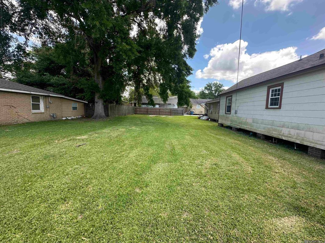 Building Photo - 110 Pine St