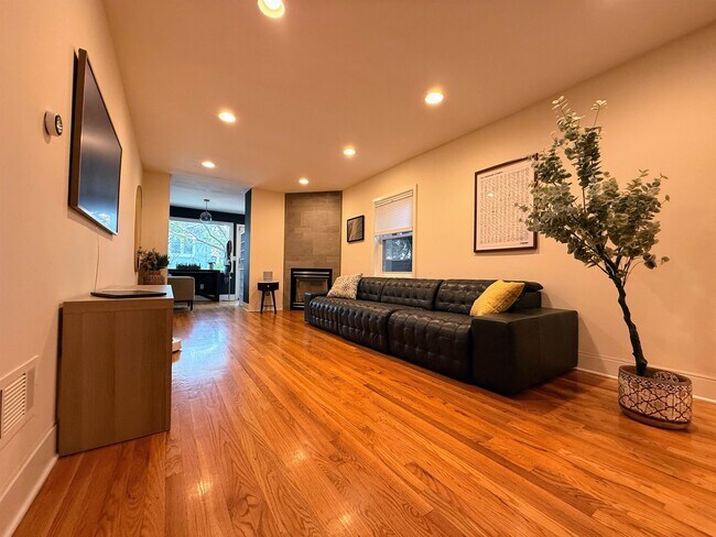 Building Photo - 8 Carroll Pl