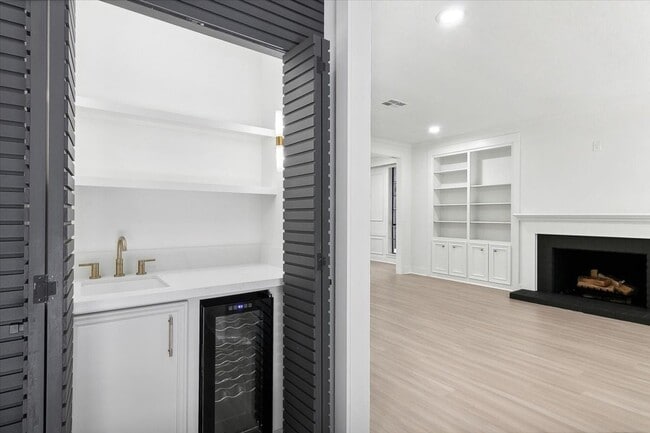 Building Photo - 4360 Thomas Ln