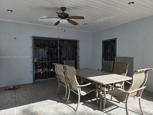 Building Photo - 2970 SW 17th St