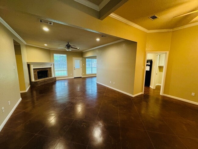 Building Photo - Beautiful China Spring Home