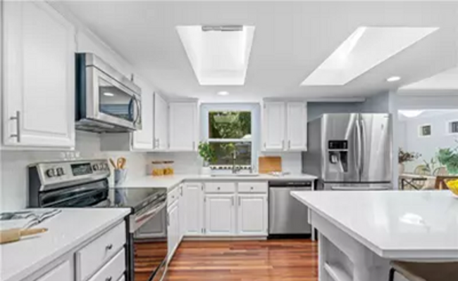 Building Photo - Beautifully refreshed gem with 4 beds and ...