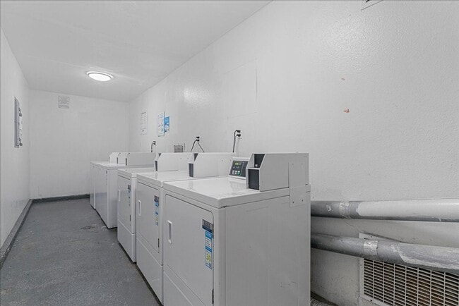 Building Photo - 18620 Hatteras St