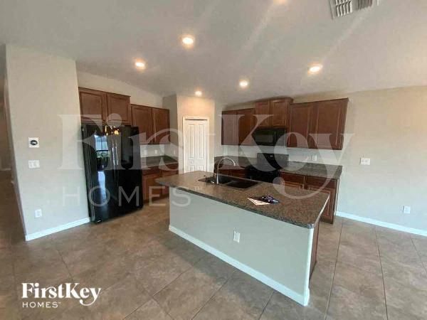 Building Photo - 7077 Emerald Spring Loop