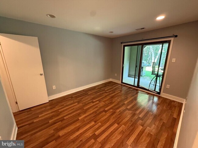 Building Photo - 30 Bridgewater Dr