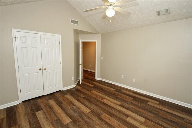 Building Photo - 1490 Creek Pointe Cir