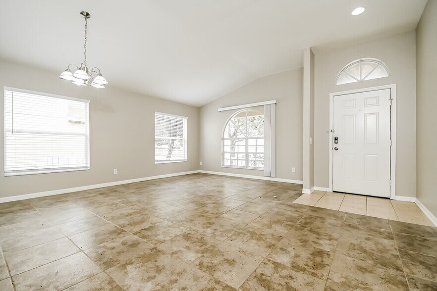 Building Photo - 4233 Hartford Lake Dr
