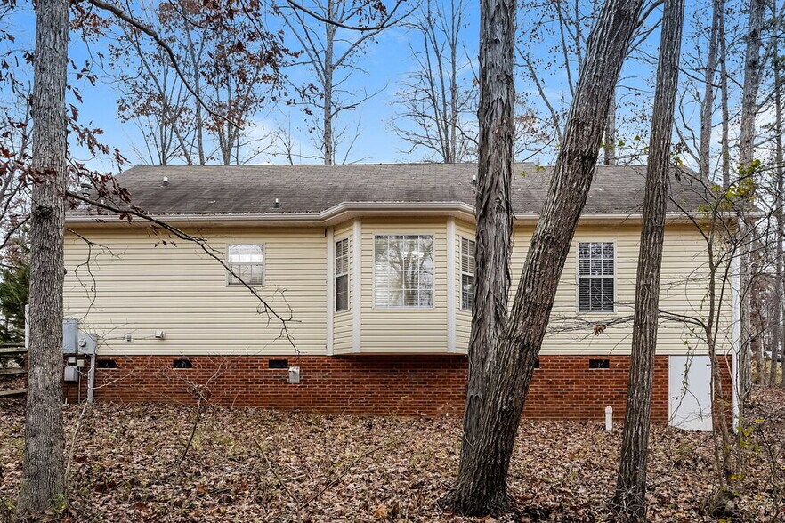 Building Photo - 15826 Lawyers Rd