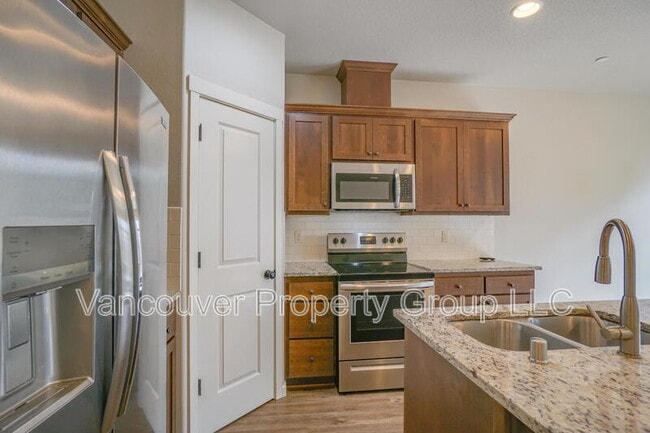 Building Photo - 5809 NE 71st Ave