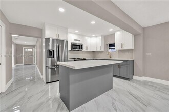 Building Photo - 951 W 30th St