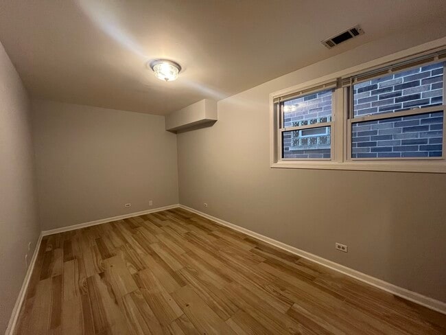 Building Photo - 449 W 37th St