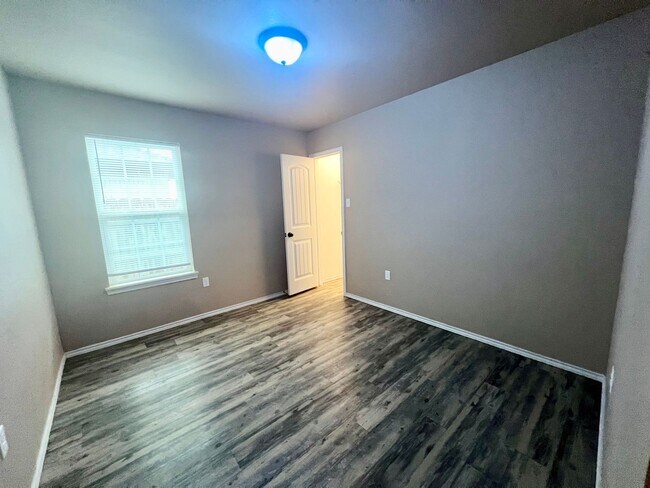 Building Photo - 1013 Preston Trails
