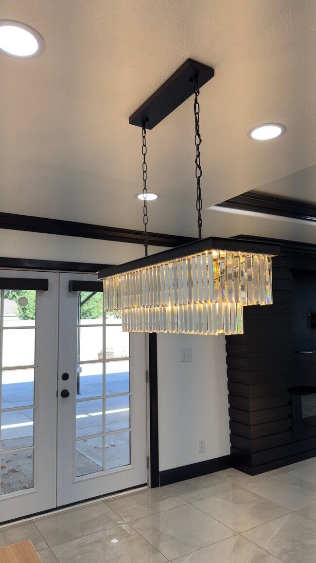 Building Photo - 6552 N Augusta St