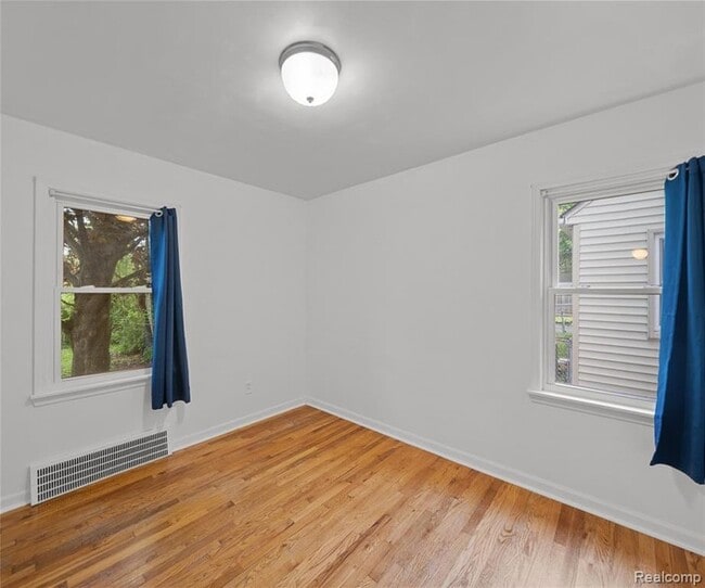 Building Photo - 2017 Harding Ave