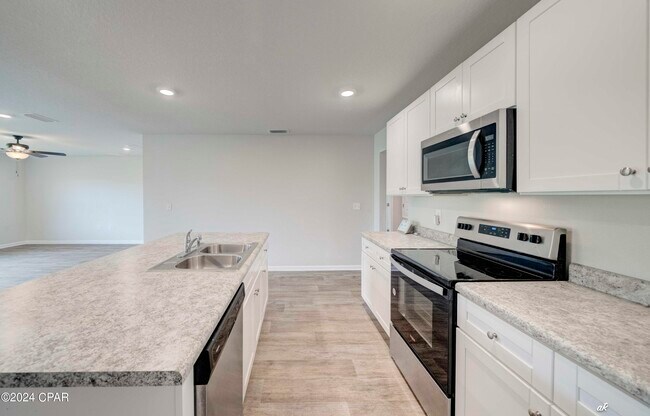 Building Photo - 7177 Ellie B Dr
