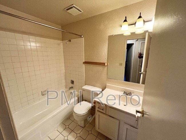 Building Photo - 2643 Powder Dr