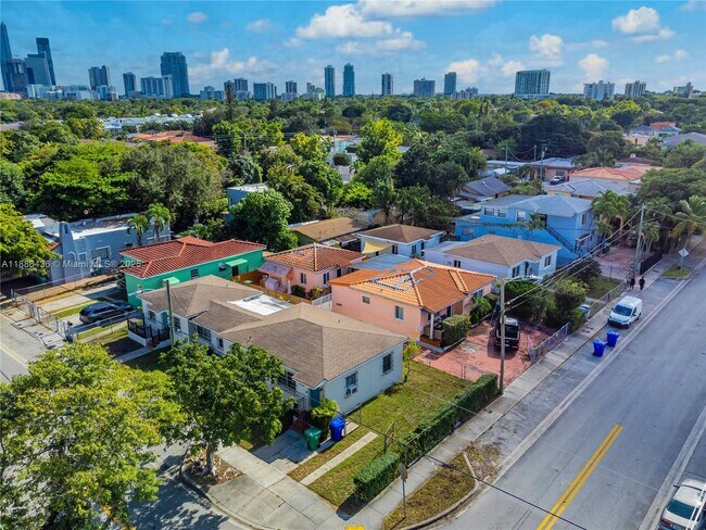 Primary Photo - 1050 SW 9th St