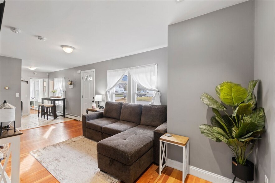 Living room - 16 Brownlee Blvd