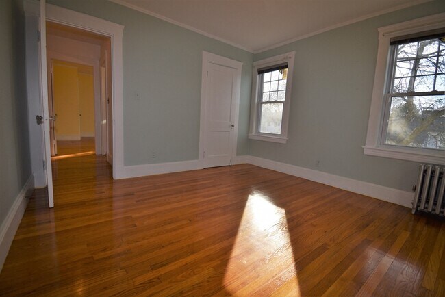 Building Photo - 39 S Normandy Ave
