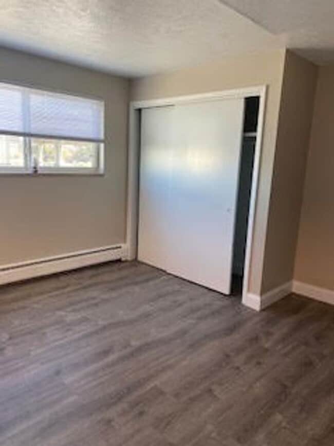 Building Photo - Studio apartment