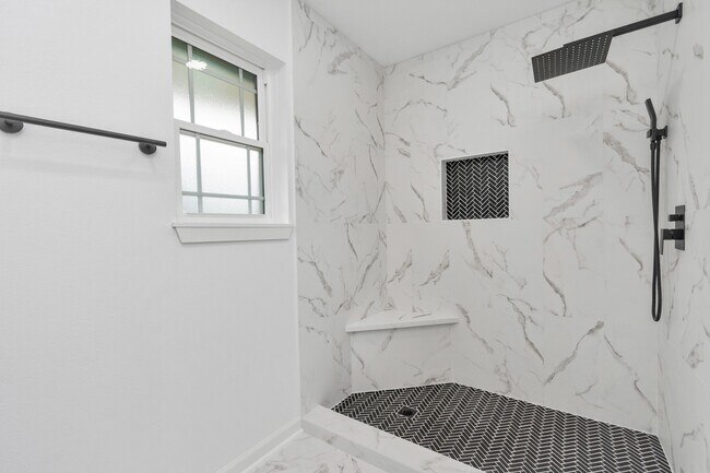 Building Photo - 5006 Heatherbloom Dr