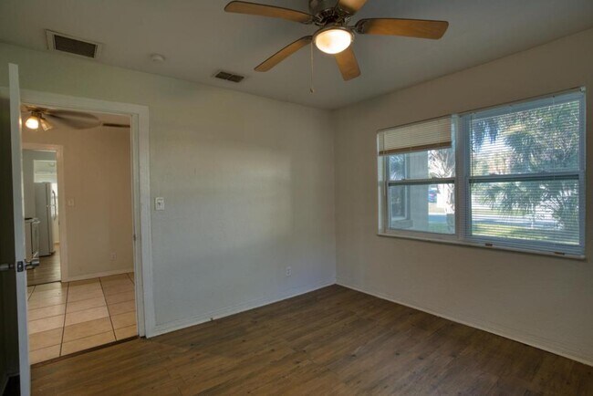 Building Photo - 1744 Granville Court S