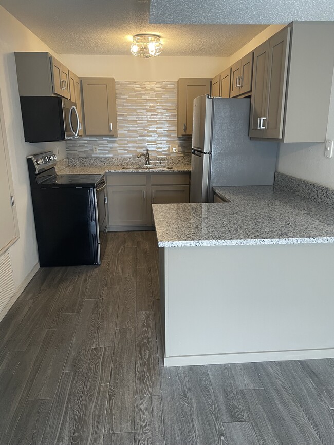 Building Photo - 500 SE Lee Haven Dr