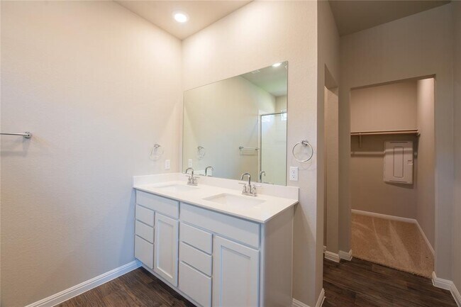 Building Photo - 106 Deep Eddy Cv