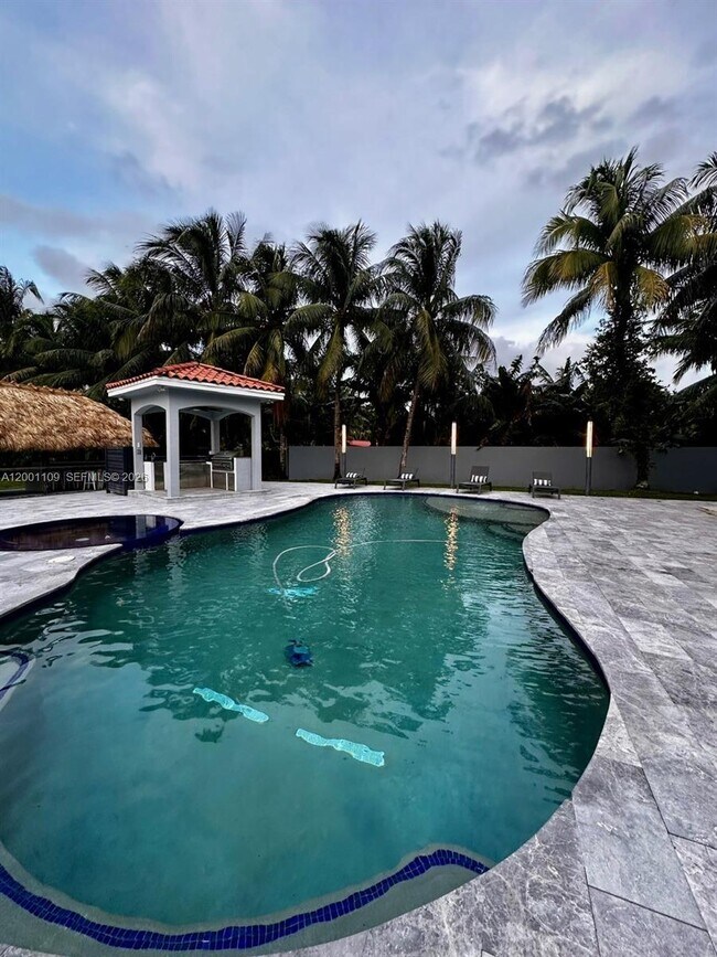 Building Photo - 223 NW 129th Ave