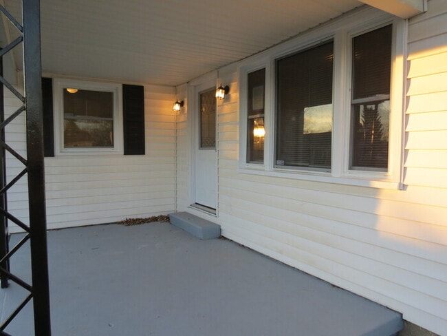 Building Photo - 1680 Hillcrest Ave