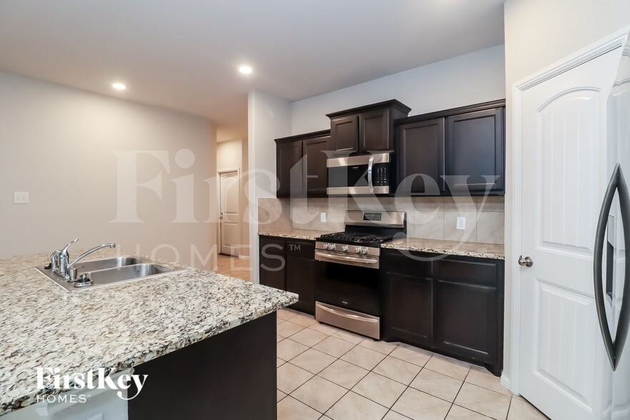 Building Photo - 712 Rutherford Dr