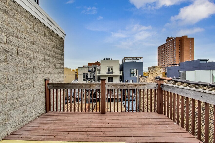 Building Photo - 1446 W Chicago Ave