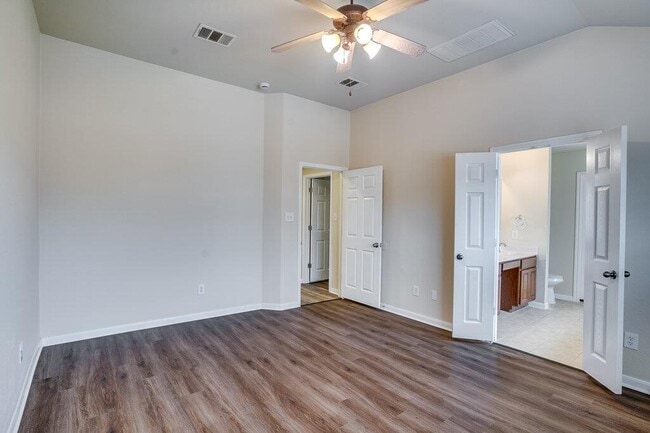 Building Photo - 4332 Hidden Park Dr