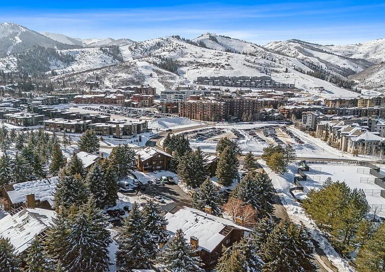 Building Photo - 2025 Canyons Resort Dr