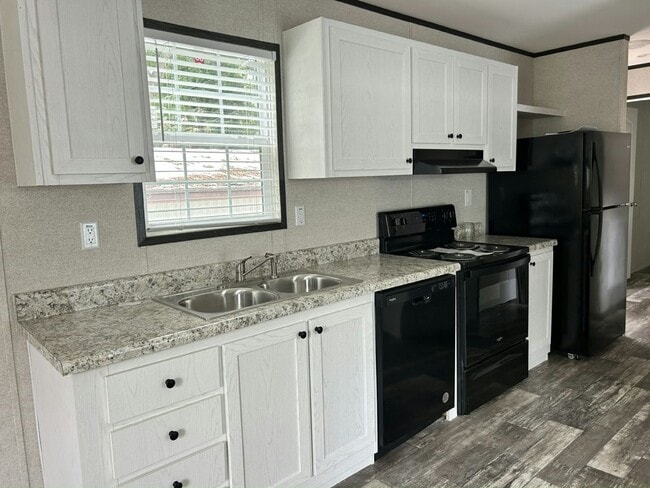 Building Photo - 38651 Tarr Dr