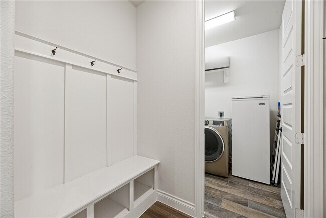 Building Photo - 6938 Amberwing Wy