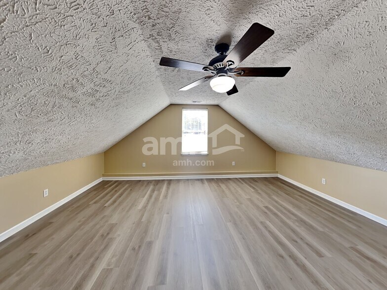 Building Photo - 544 Windy Rd