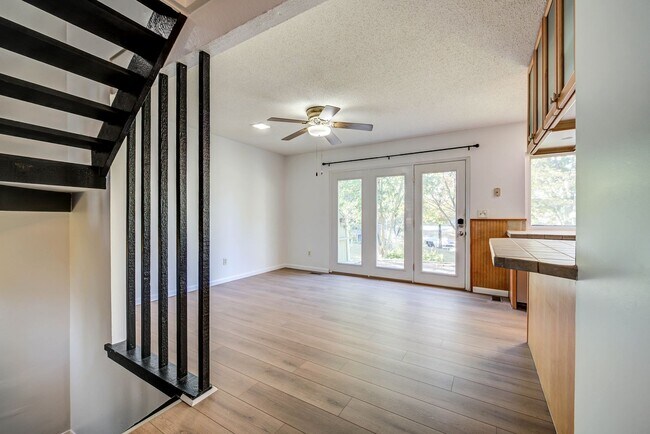 Building Photo - Live the Lake Lifestyle! 3-bedroom, 1.5-bath Condo