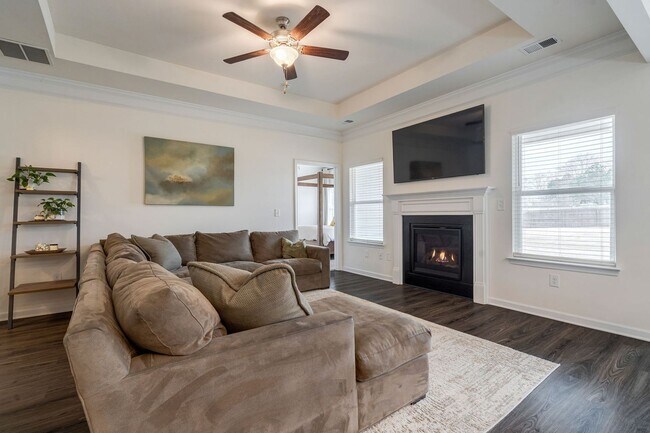 Building Photo - Move-In Ready Bogart Home with Open Layout and Private Fenced Yard