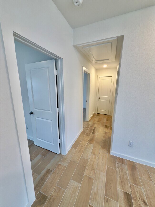 Building Photo - 15206 Cortines Ct