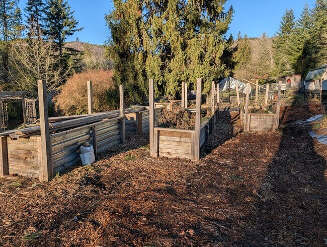 Building Photo - 12633 E Lake Dr