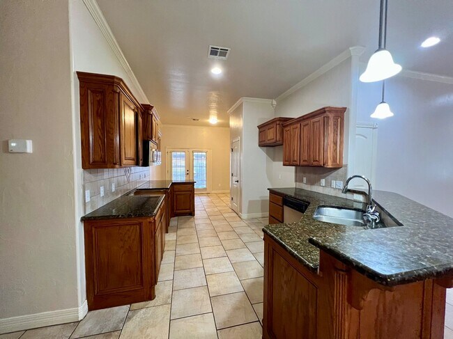 Building Photo - 1604 Dorothy Dr