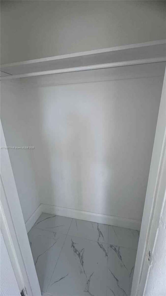 Building Photo - 901 NW 116th St