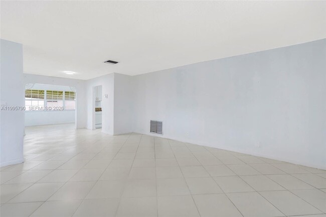 Building Photo - 1005 SW 18th St